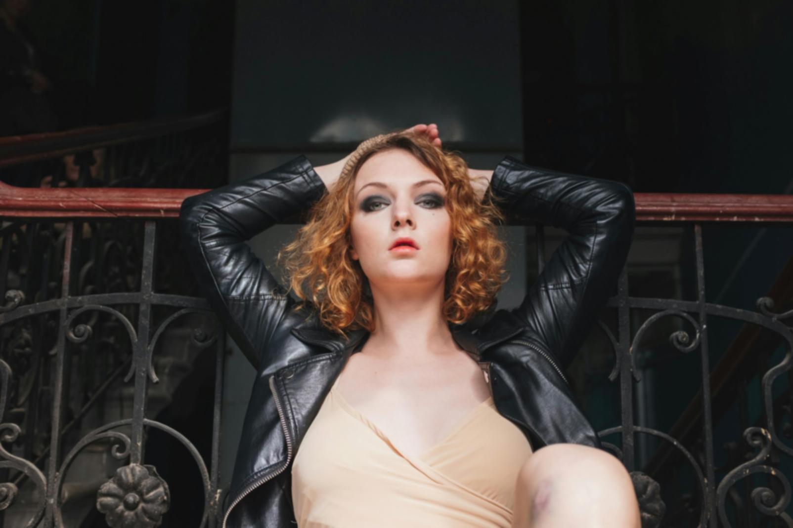 Sesión profesional de maquillaje para fotografía